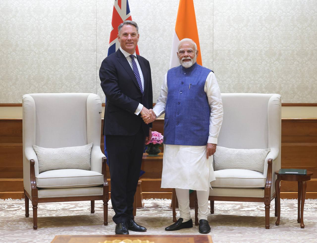 High Commissioner Philip Green OAM presenting his credentials to H.E. Smt. Droupadi Murmu ji