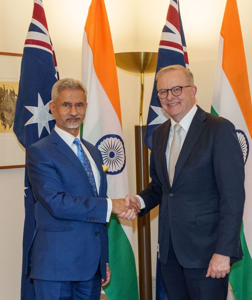 High Commissioner Philip Green OAM presenting his credentials to H.E. Smt. Droupadi Murmu ji