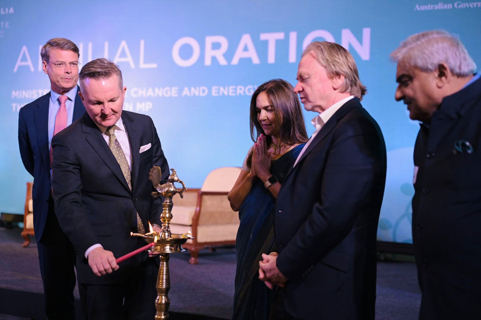 High Commissioner Philip Green OAM presenting his credentials to H.E. Smt. Droupadi Murmu ji