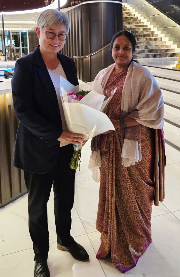 High Commissioner Philip Green OAM presenting his credentials to H.E. Smt. Droupadi Murmu ji